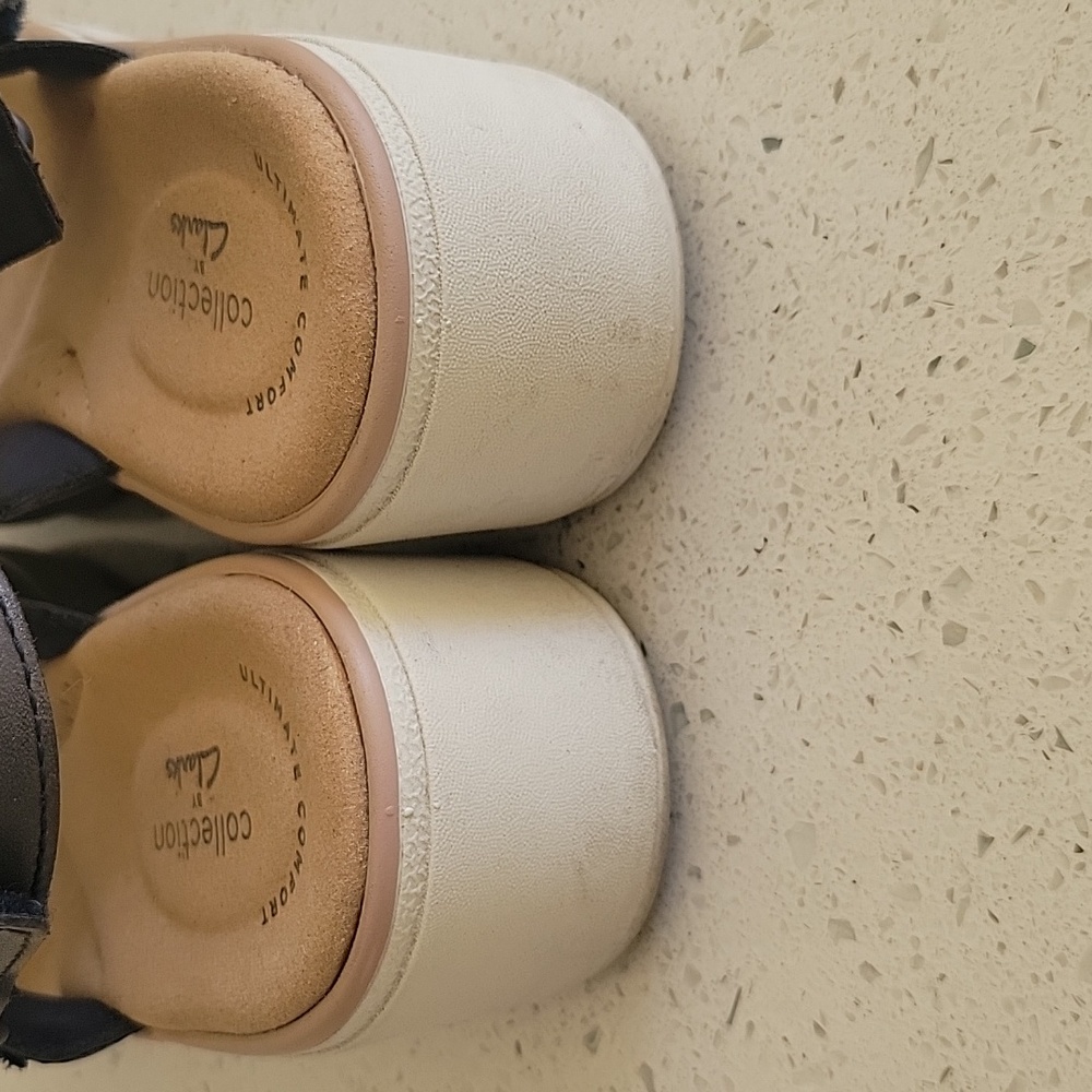 Clark's Comfort Sandals - Picture 5 of 8